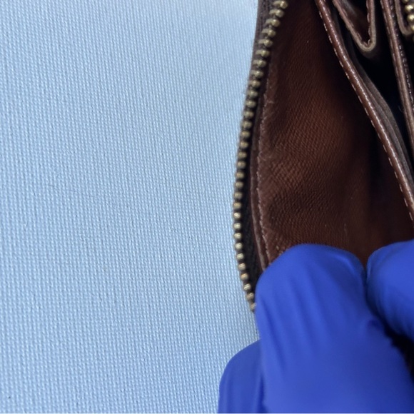 Louis Vuitton Zippy Coin Purse - Picture 10 of 15